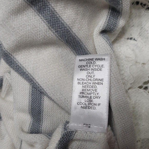 Women's Vneck sweater graphic knit top sz Large - Picture 8 of 8